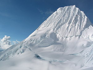 Alpamayo dağı
